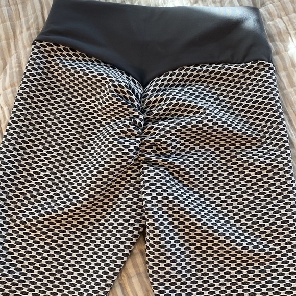 Reosse Leggings for Women, small, butt enhancing, yoga - Picture 4 of 5